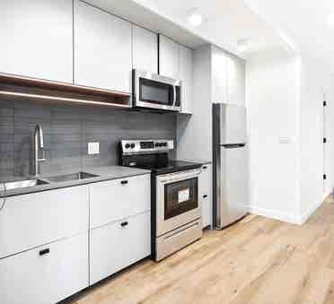 IMMEDIATE Move In! HUGE, NEW Room!