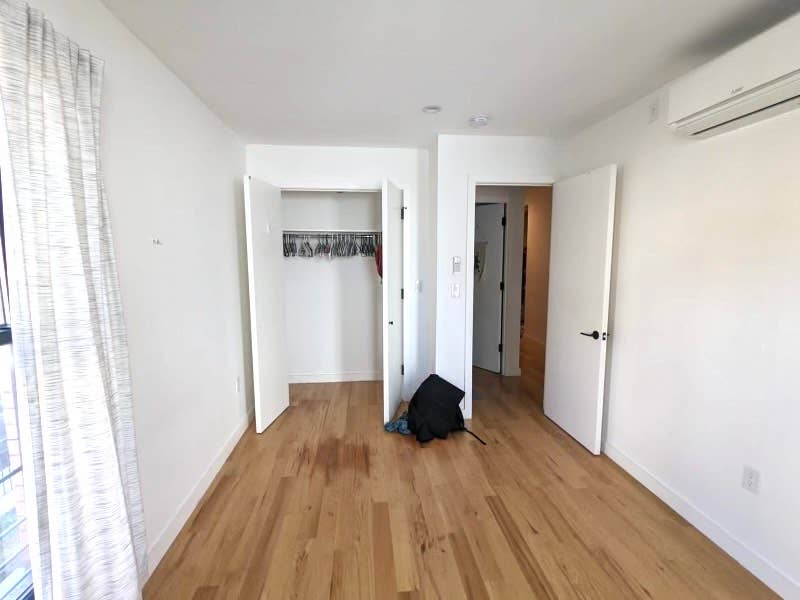 IMMEDIATE Move In! HUGE, NEW Room!