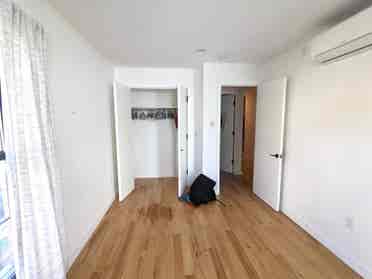 IMMEDIATE Move In! HUGE, NEW Room!