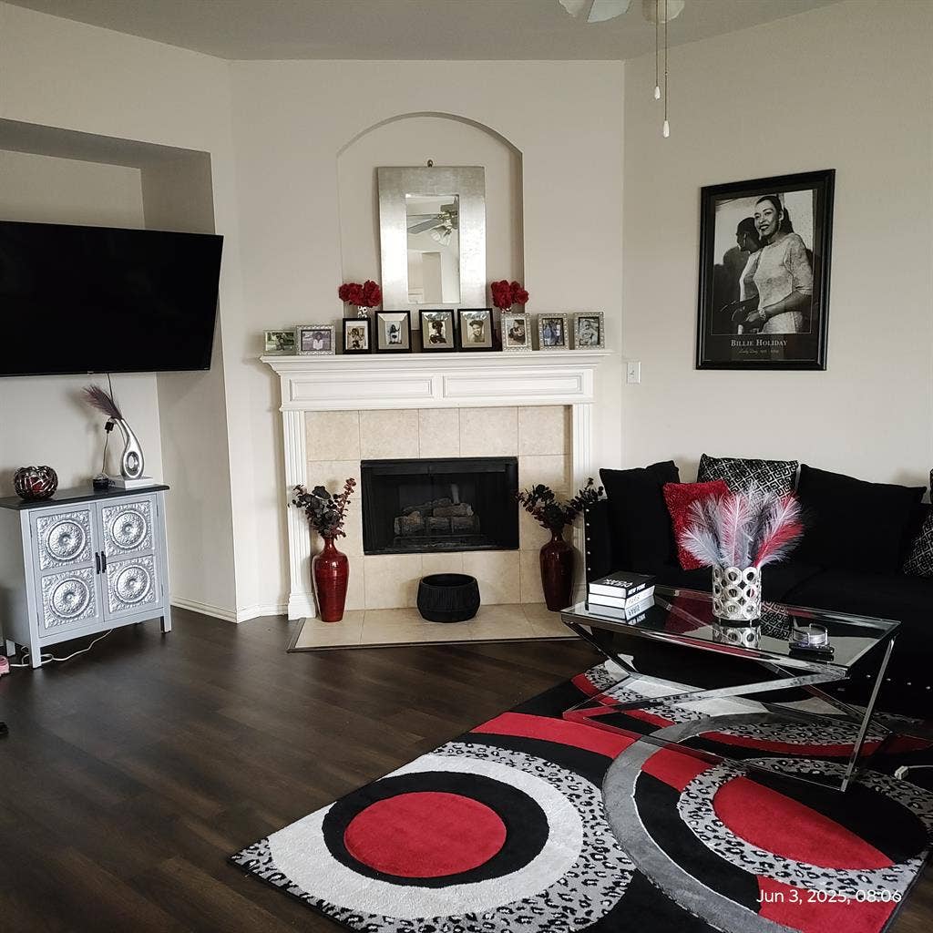 FURNISHED ROOM IN LUXURY HOME