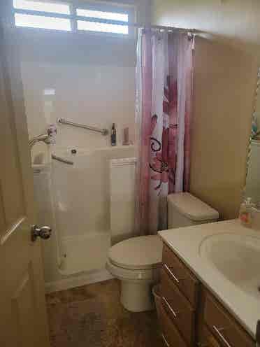Private room, Jacuzzi Tub, wifi.