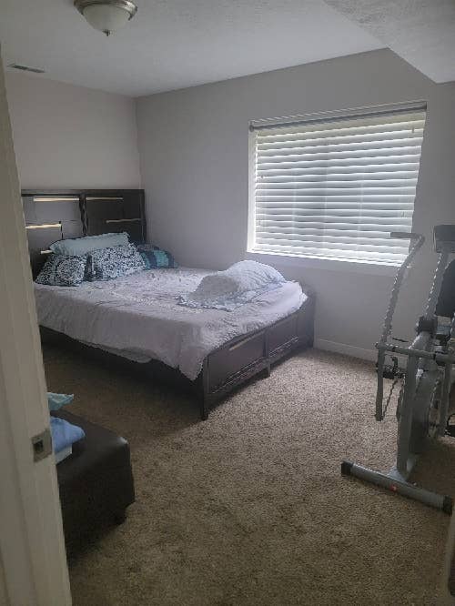 Private room, Jacuzzi Tub, wifi.