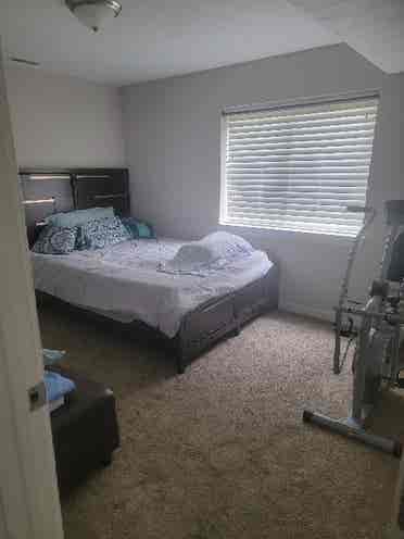 Private room, Jacuzzi Tub, wifi.