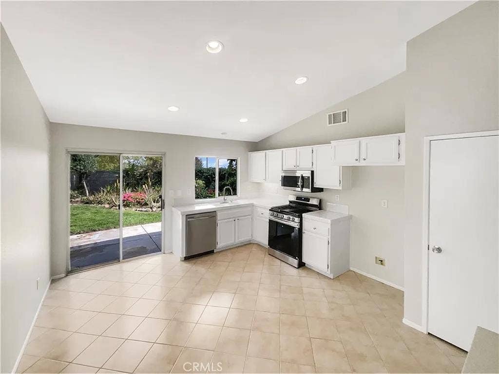 2bedroom house available to rent
