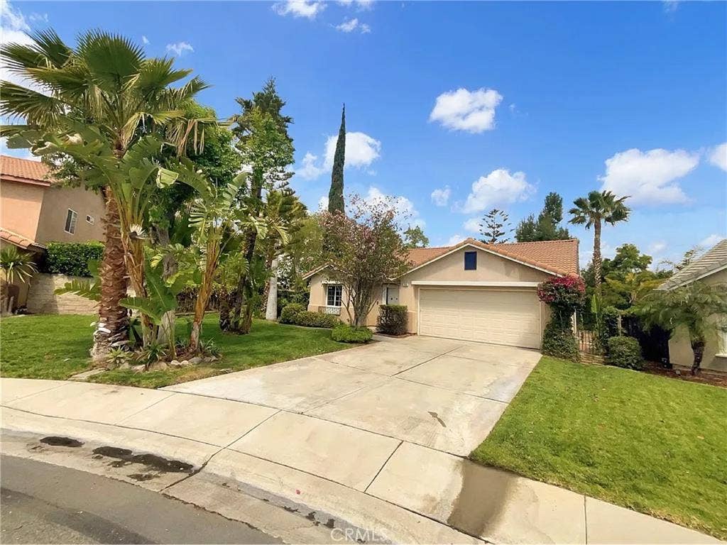 2bedroom house available to rent