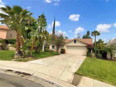 2bedroom house available to rent