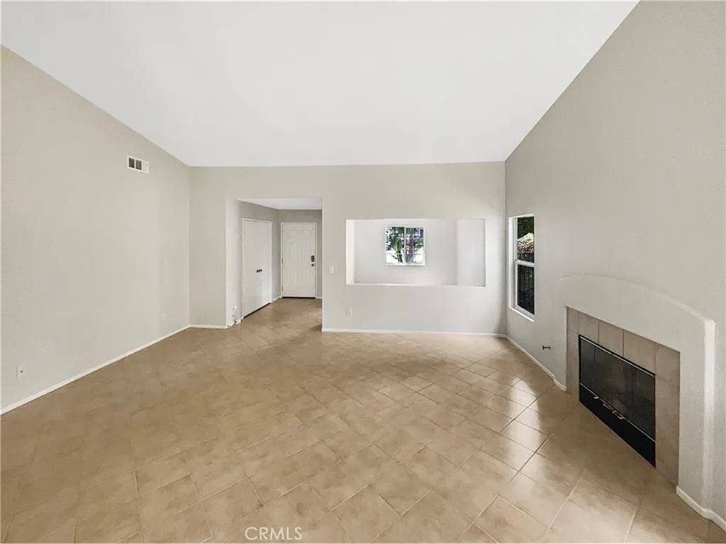 2bedroom house available to rent