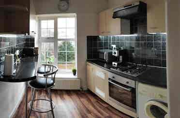 1 flatmate in a 2 bedroom flat