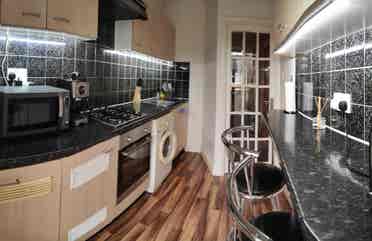 1 flatmate in a 2 bedroom flat
