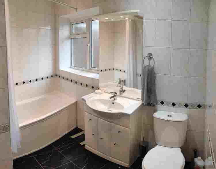 1 flatmate in a 2 bedroom flat