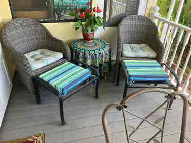 FURNISHED MASTER SUITE W/ POOL