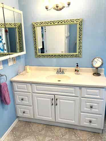 FURNISHED MASTER SUITE W/ POOL