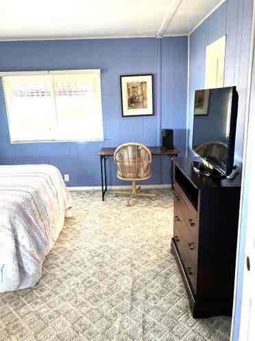 FURNISHED MASTER SUITE W/ POOL