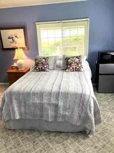 FURNISHED MASTER SUITE W/ POOL