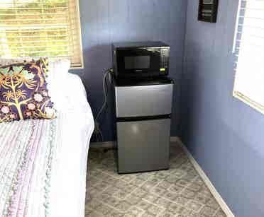 FURNISHED MASTER SUITE W/ POOL
