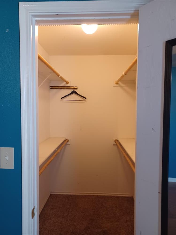 Room available in modern house