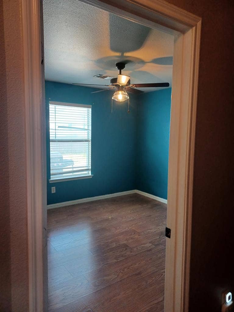 Room available in modern house