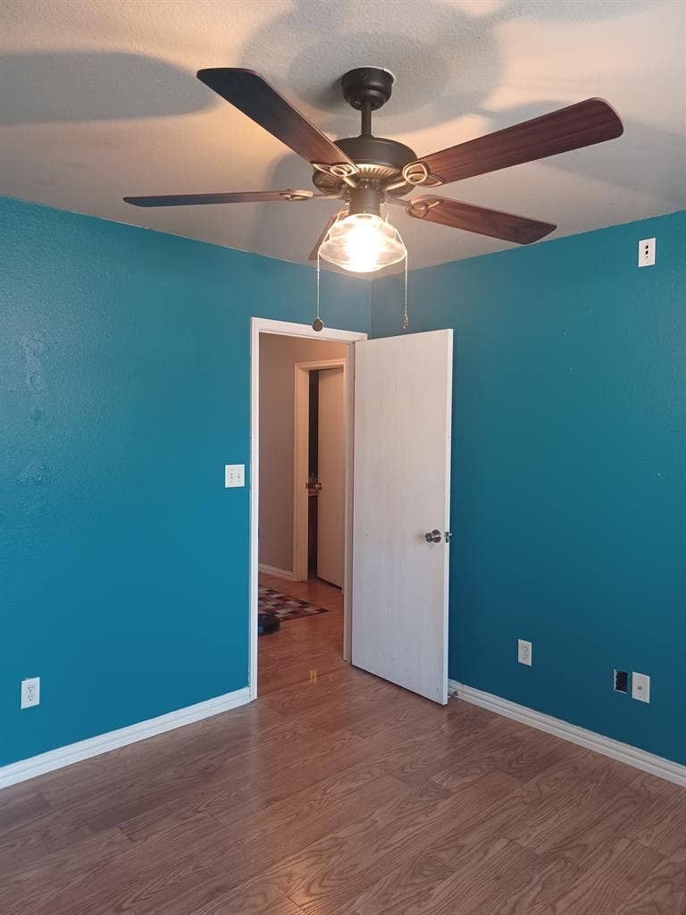 Room available in modern house