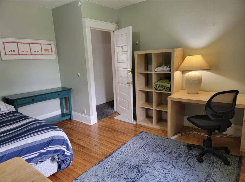 Room in a coed ba house