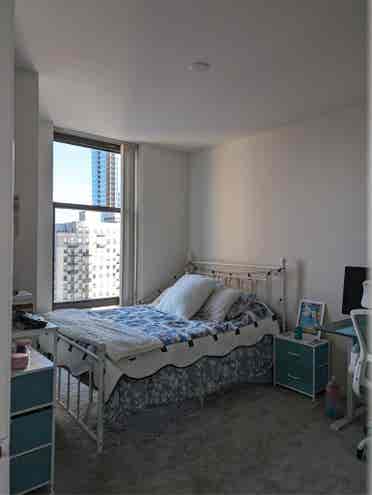 Bedroom available 
in the loop