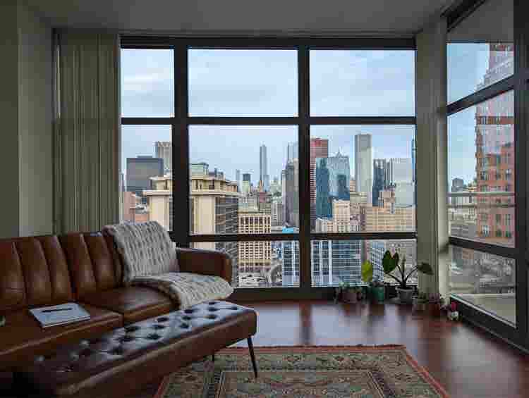 Bedroom available 
in the loop