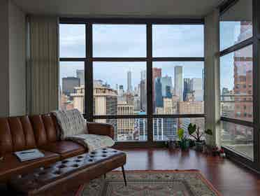 Bedroom available 
in the loop