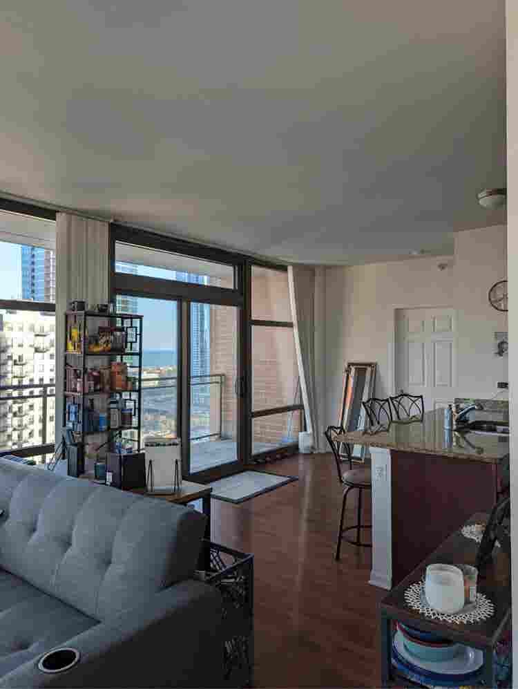 Bedroom available 
in the loop
