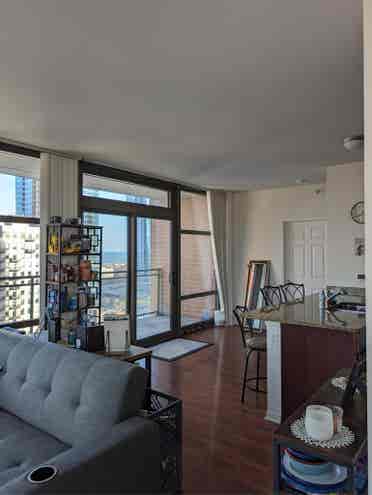 Bedroom available 
in the loop