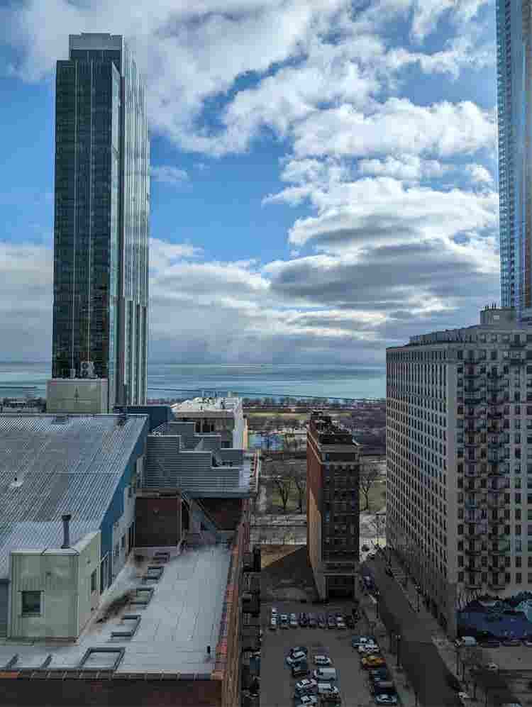 Bedroom available 
in the loop