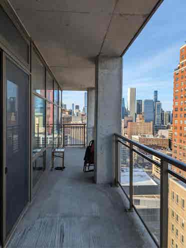 Bedroom available 
in the loop