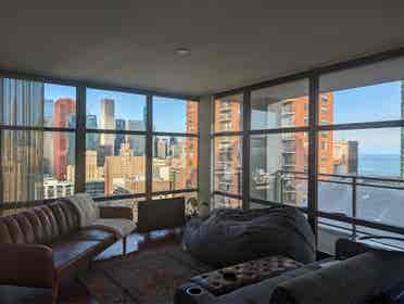 Bedroom available 
in the loop