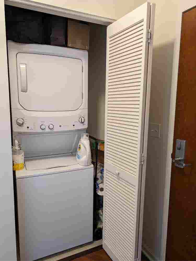 Bedroom available 
in the loop