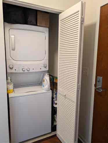 Bedroom available 
in the loop