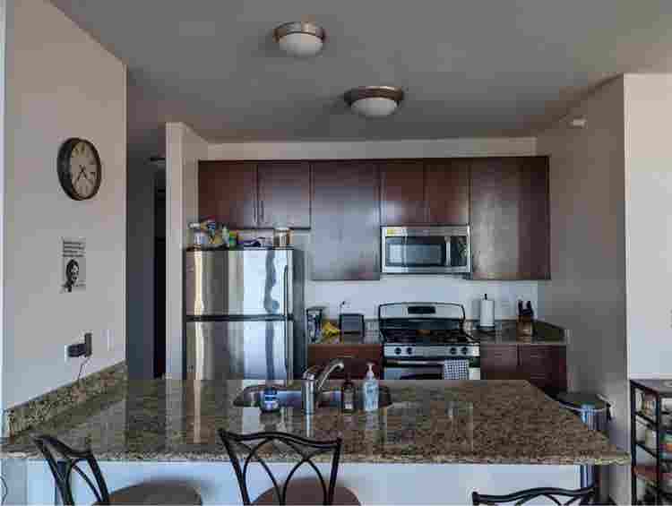 Bedroom available 
in the loop