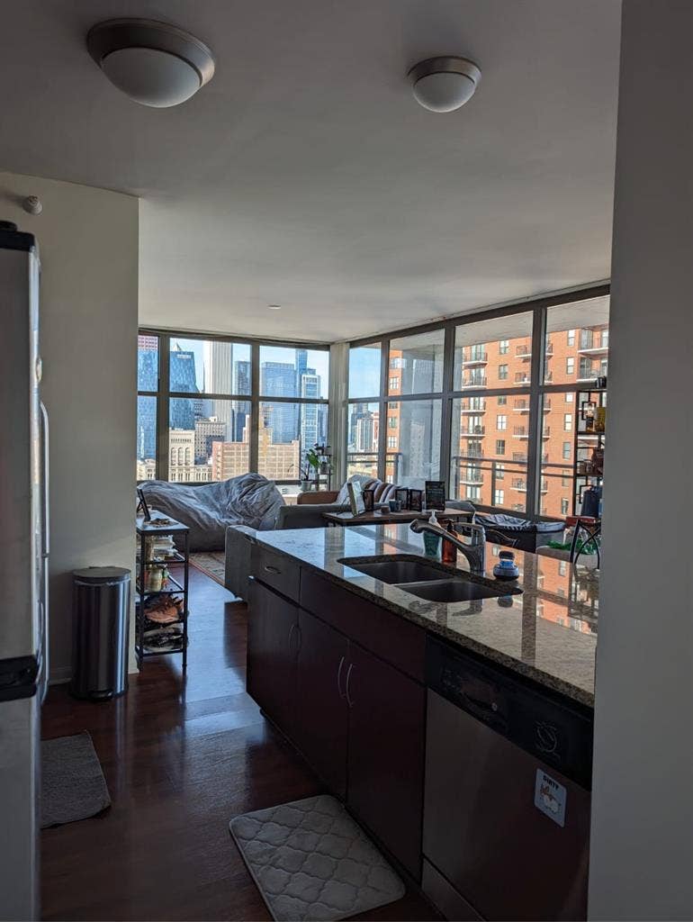 Bedroom available 
in the loop