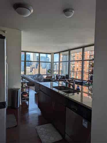 Bedroom available 
in the loop