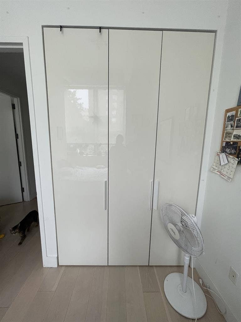 Looking for a roommate for August