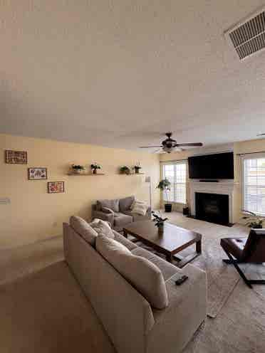 Private bedroom minutes from KSU