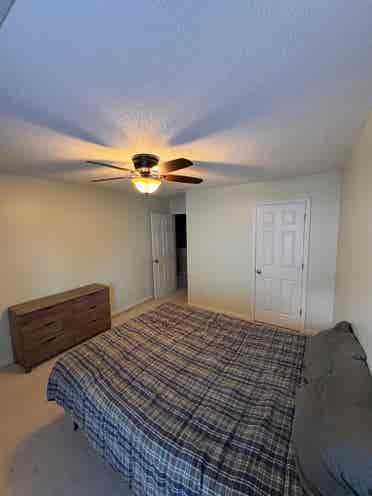 Private bedroom minutes from KSU