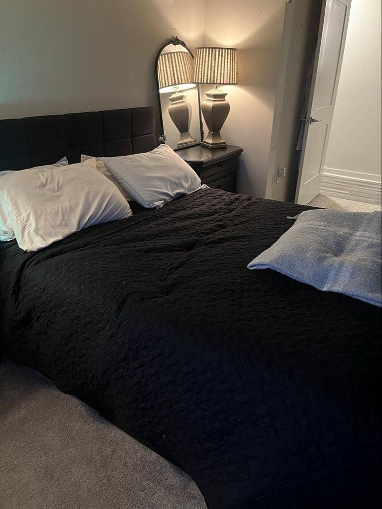 Queen furnished bedroom