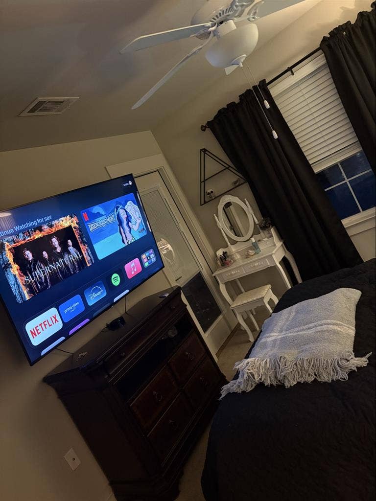 Queen furnished bedroom