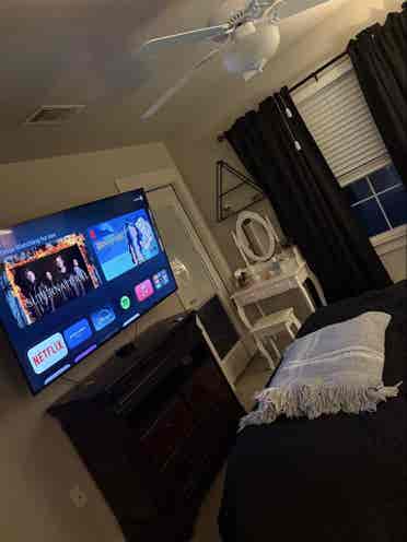 Queen furnished bedroom