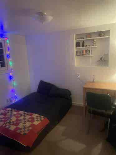Room for rent $