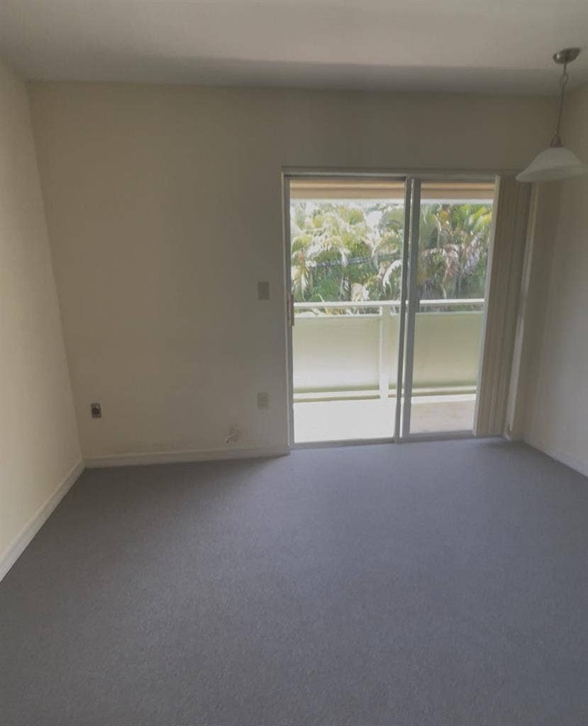 Looking for female roommate