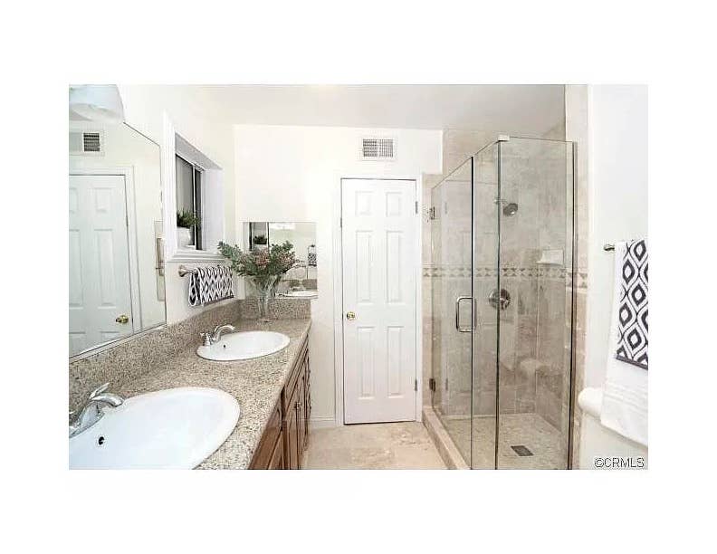 A furnished room to rent in a house