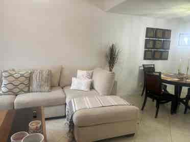 Pretty house in Tamarac to share