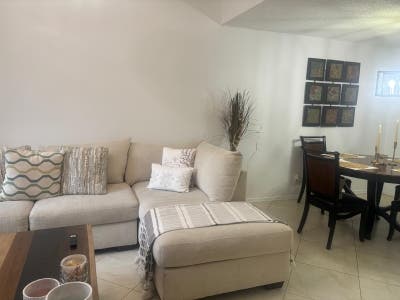 Pretty house in Tamarac to share