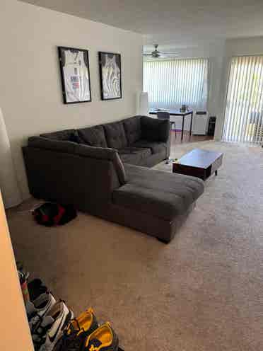 Looking 4 a girl-roomi only Encino