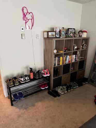 Looking 4 a girl-roomi only Encino