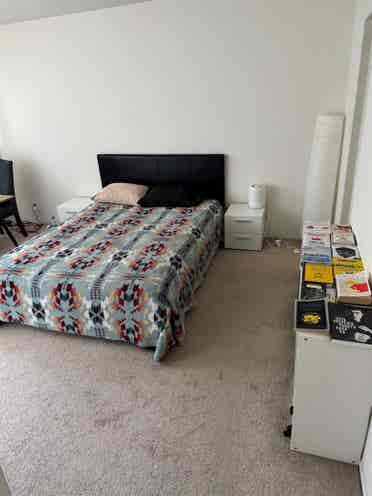Looking 4 a girl-roomi only Encino